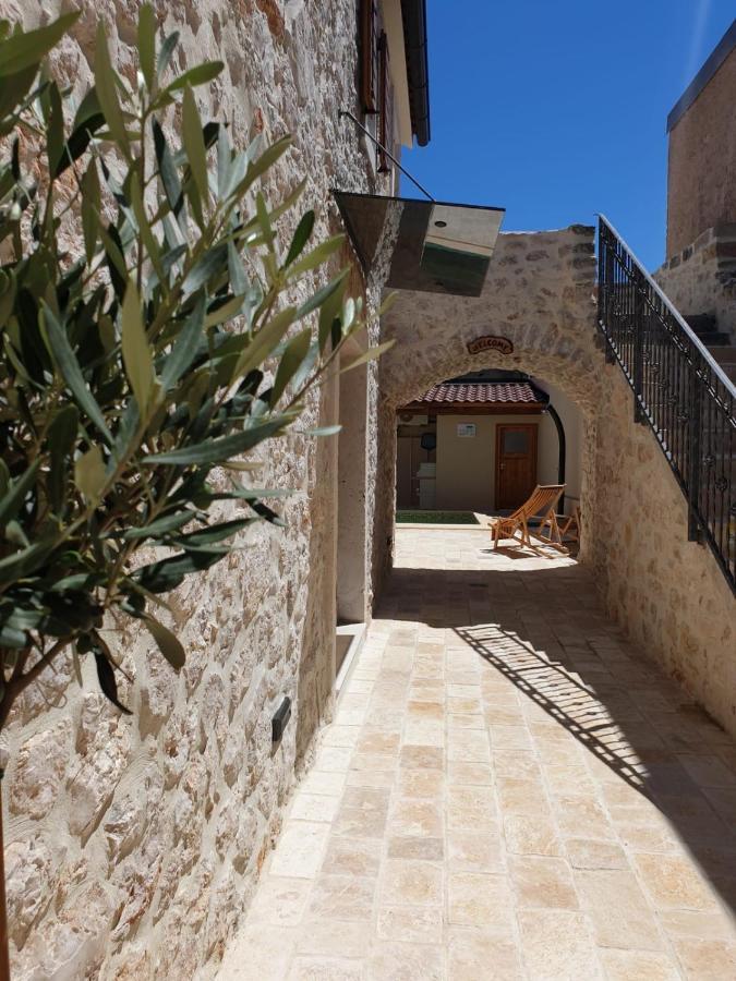 סבטי פיליפ אי ג'קוב Villa Kameni Dvori מראה חיצוני תמונה