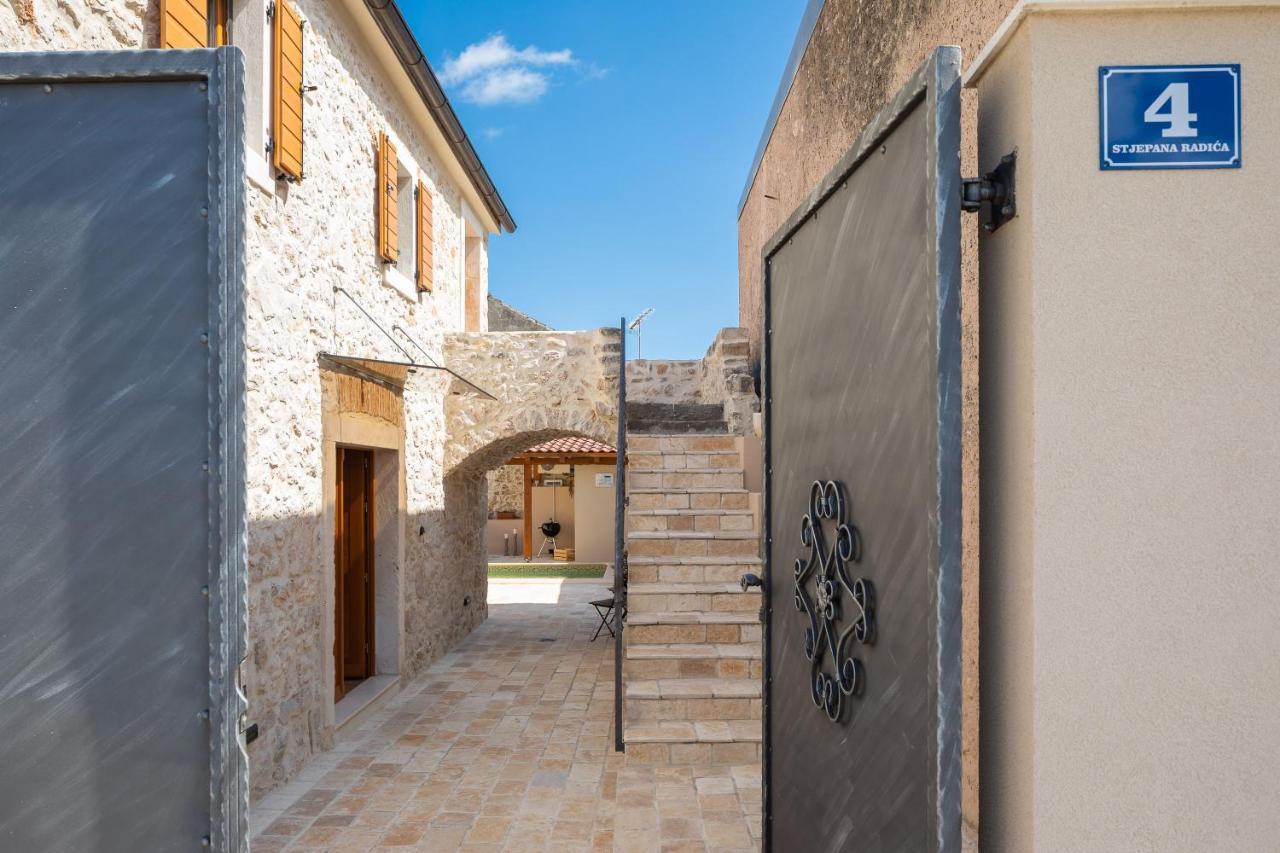 סבטי פיליפ אי ג'קוב Villa Kameni Dvori מראה חיצוני תמונה